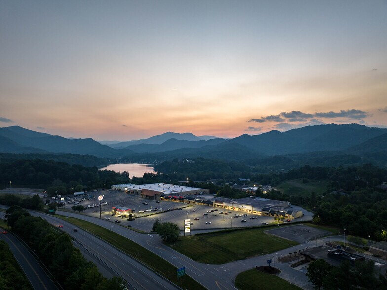 More Photos Of 177-297 Paragon Pky, Waynesville Freestanding For Lease