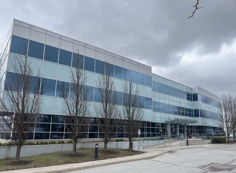More Photos Of 120 E Beaver Creek Rd, Richmond Hill Office For Lease