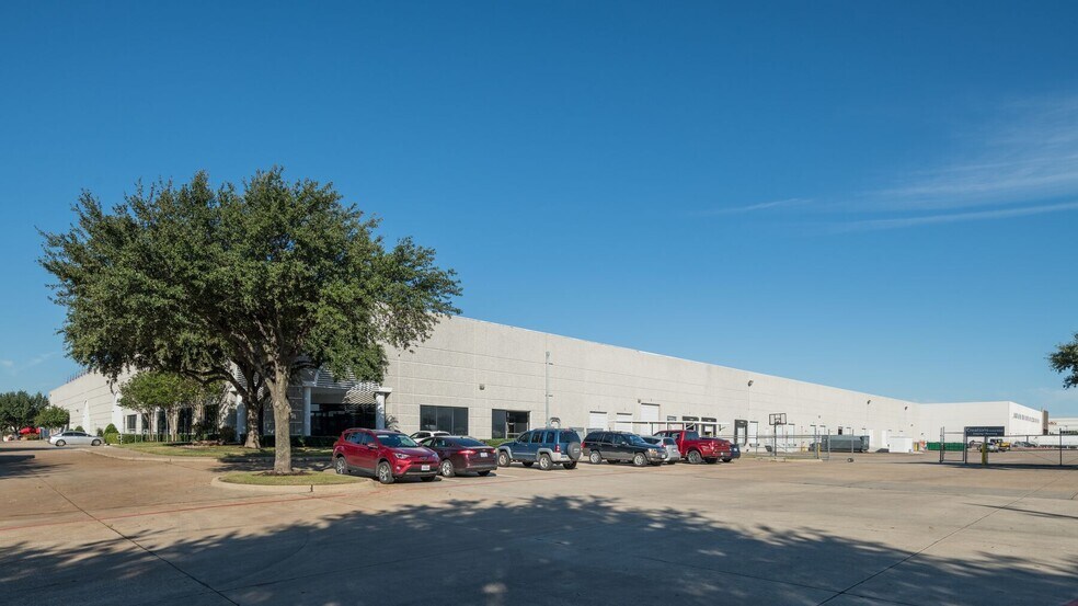 More Photos Of 3845 Grader St, Garland Distribution For Lease