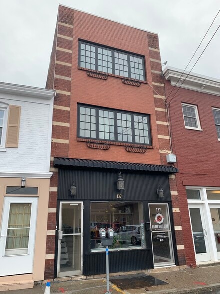 More Photos Of 137 S Ferry St, Schenectady Storefront Retail Residential For Lease