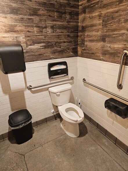 More Photos Of 1287 N Canyon Creek Pky, Spanish Fork General Retail For Lease