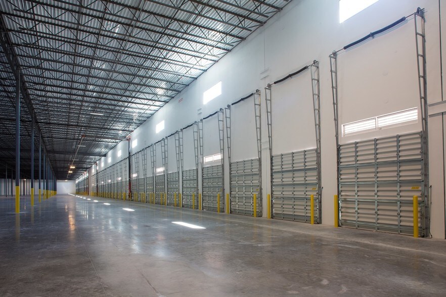 More Photos Of 11255 NW 106th St, Miami Warehouse For Lease