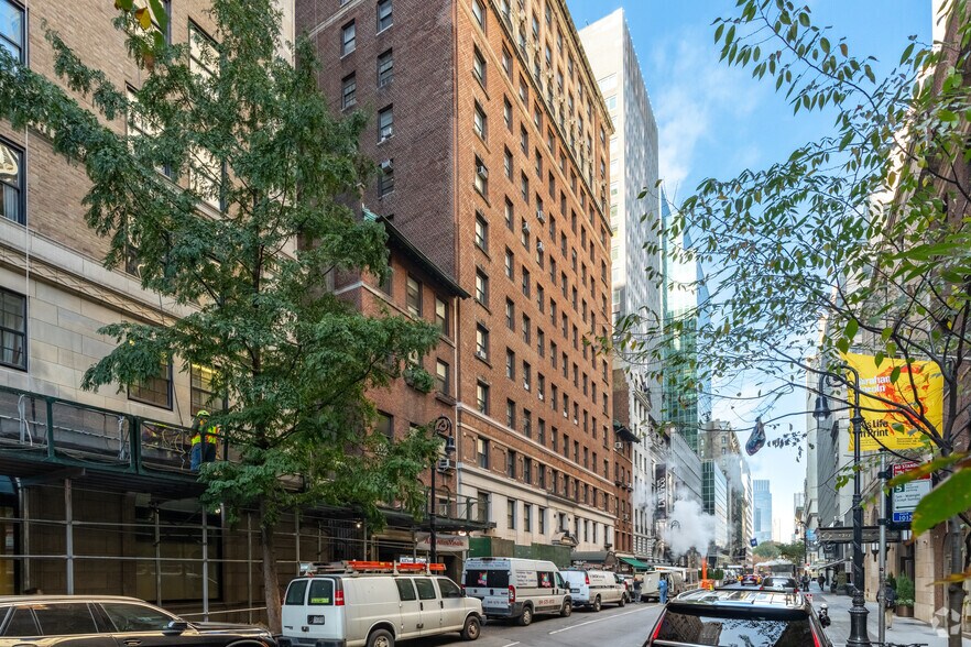 More Photos Of 30 E 60th St, New York Medical For Lease