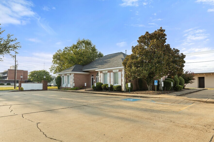 More Photos Of , West Memphis Office For Sale