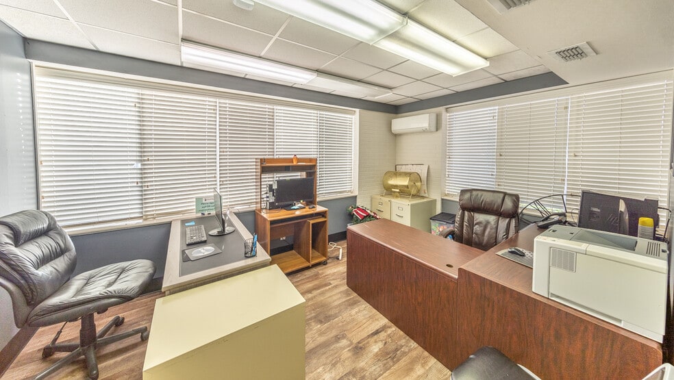 More Photos Of 5 Briercroft Office Park, Lubbock Office For Sale
