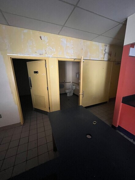 More Photos Of 1102 Perry Hwy, Pittsburgh Freestanding For Sale