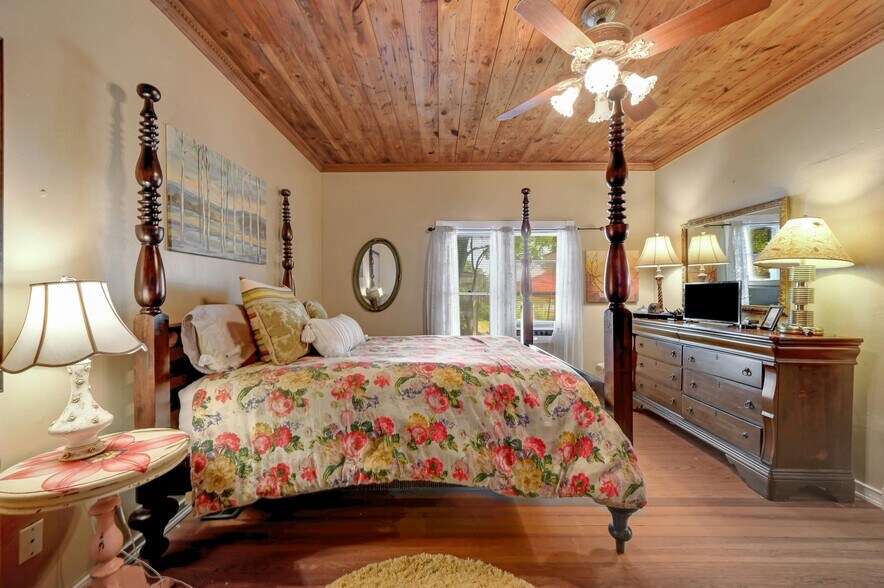 More Photos Of 23351 Ranch to Market 150 rd, Driftwood Specialty For Sale