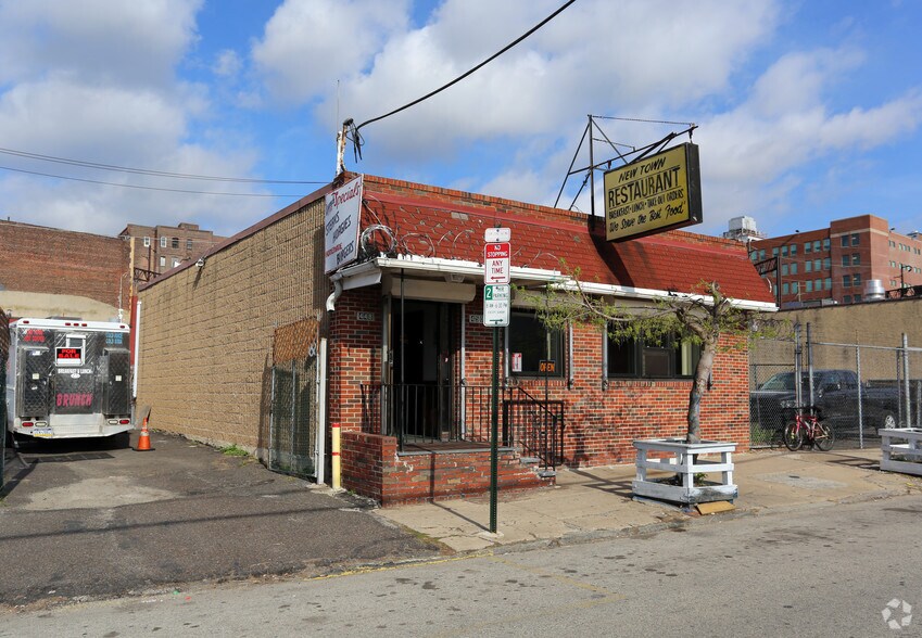 Primary Photo Of 448-450 N 9th St, Philadelphia General Retail For Sale