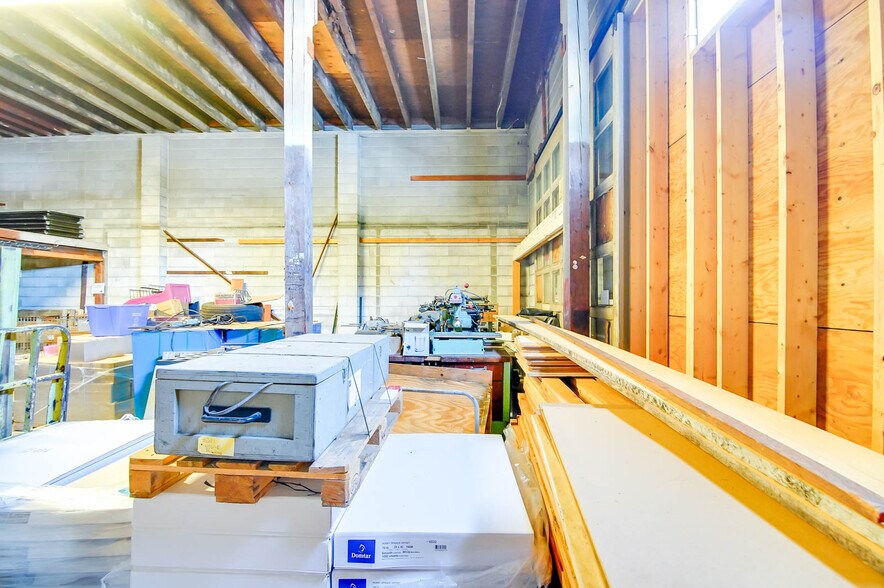 More Photos Of 4918 Napier St, Port Alberni Flex For Sale