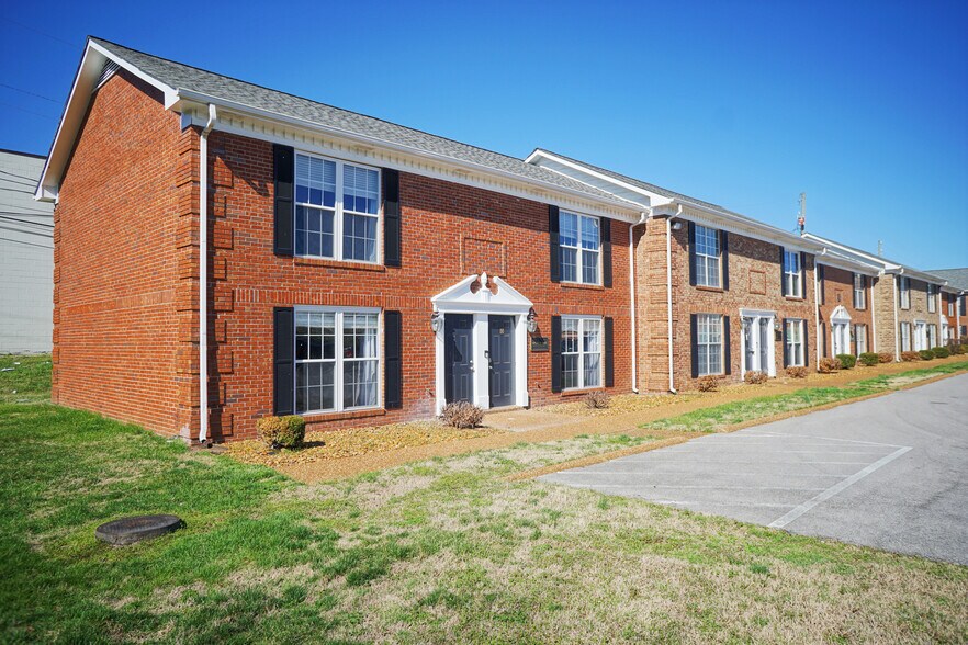 More Photos Of 114 Canfield Pl, Hendersonville Office For Sale