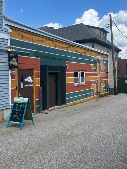 More Photos Of 175 High St, Portsmouth Storefront Retail Residential For Lease