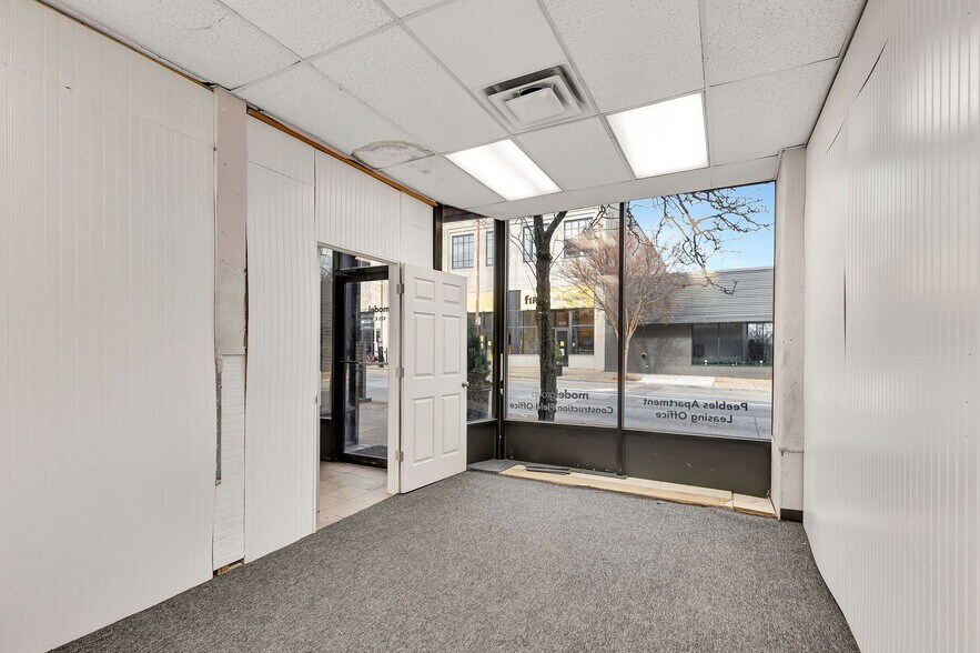 More Photos Of 925 E McMillan St, Cincinnati Storefront Retail Office For Lease