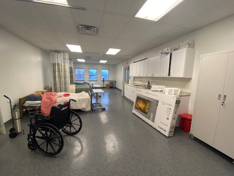 More Photos Of 2520-2522 N Broad St, Philadelphia Showroom For Sale
