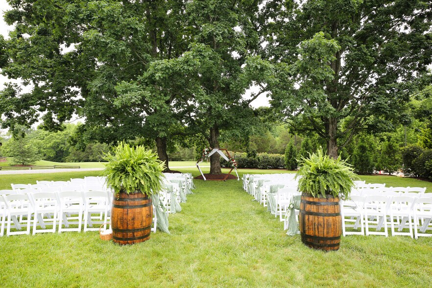 More Photos Of 2173 Wilkesboro Hwy, Statesville Sports And Entertainment For Sale