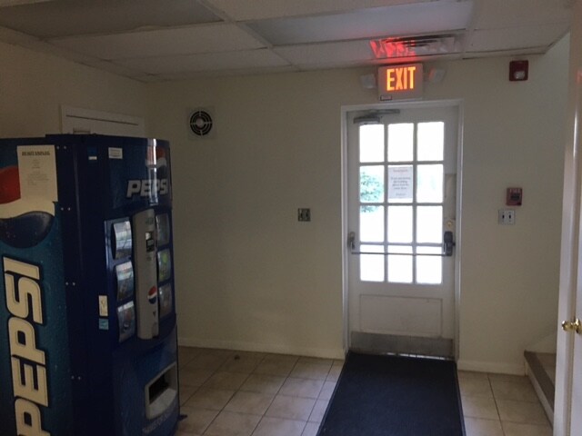 More Photos Of 10090 Main St, Fairfax Office For Lease