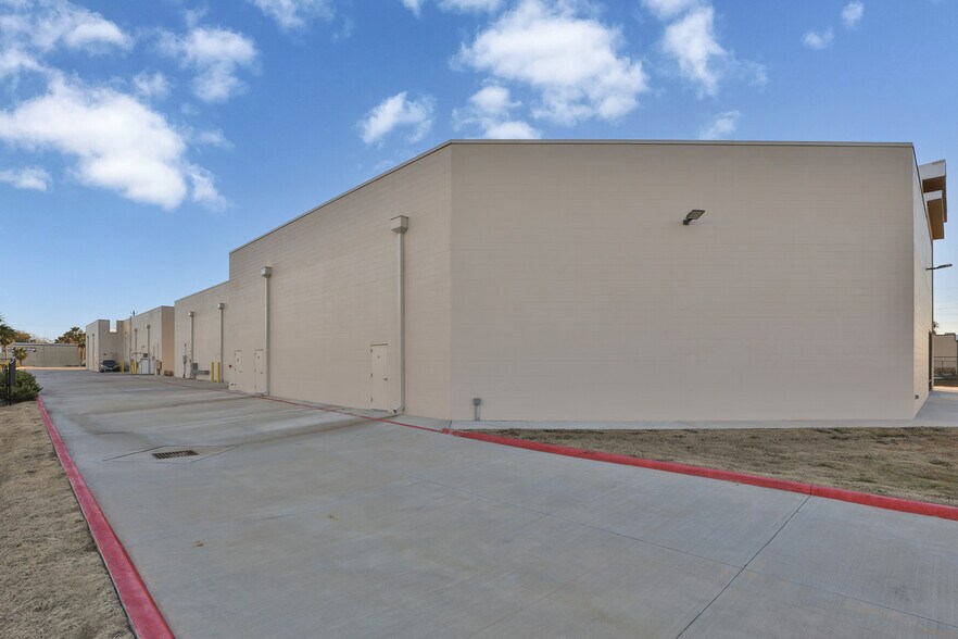 More Photos Of 3300 Bayport Blvd, Seabrook Storefront For Lease