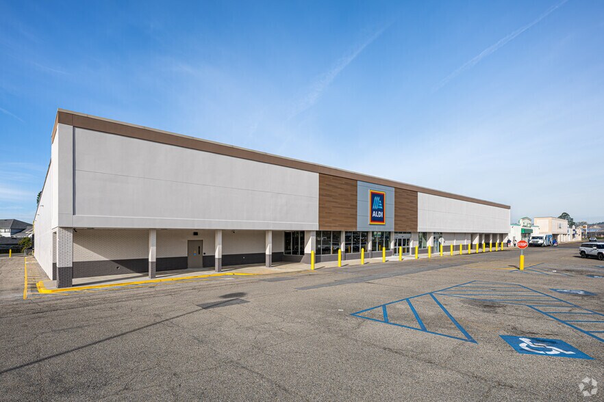 Primary Photo Of 10541 Diberville Blvd, Biloxi Storefront For Lease