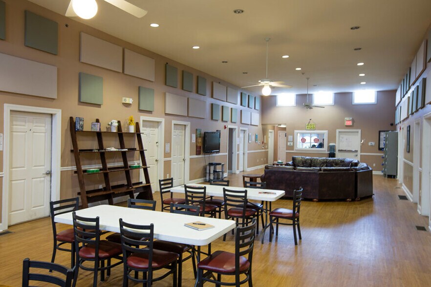 More Photos Of 3107 Cincinnati Rd, Georgetown Medical For Sale