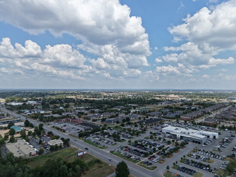 More Photos Of 2505 S Walton Blvd, Bentonville General Retail For Sale