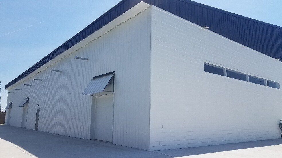 More Photos Of 477 South Blvd. East Blvd, Pontiac Distribution For Lease