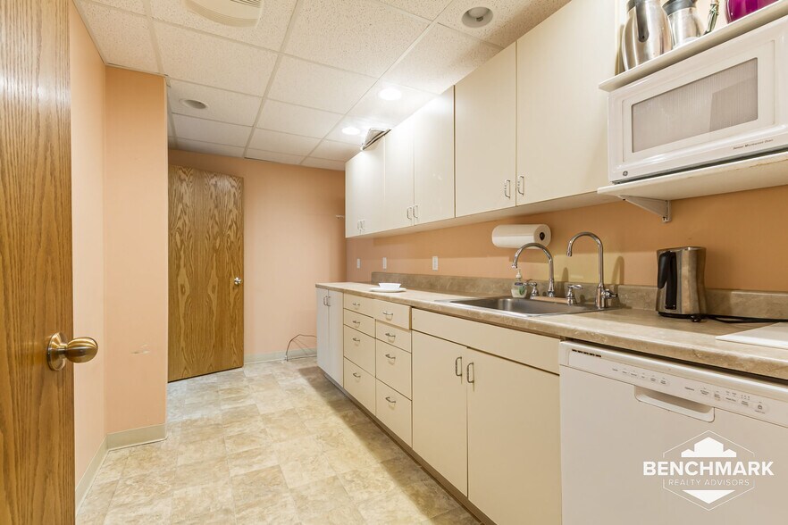 More Photos Of 199 Parrish St, Canandaigua Medical For Sale