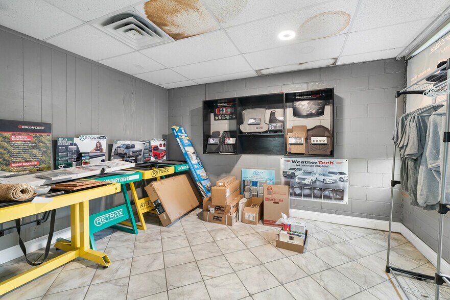 More Photos Of 580 Sw Broad St, Jesup Light Manufacturing For Sale