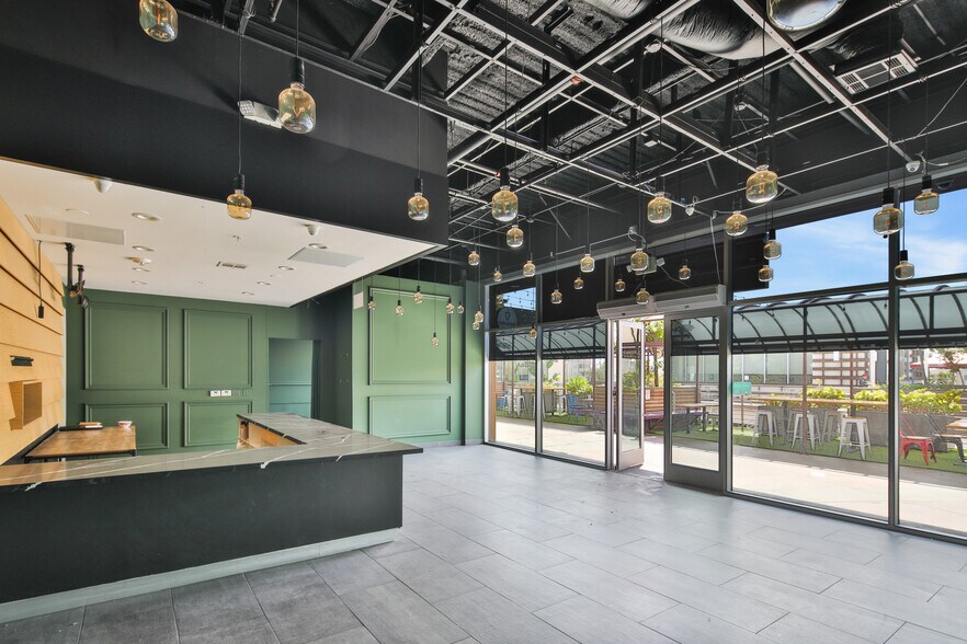 More Photos Of 450 S Western Ave, Los Angeles Freestanding For Lease