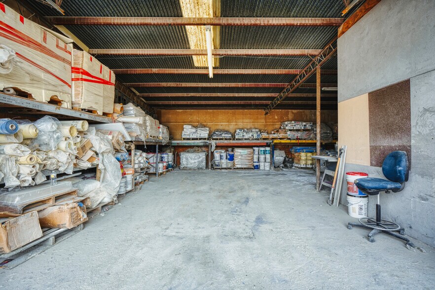 More Photos Of 1402 Hoefgen Ave, San Antonio Warehouse For Sale