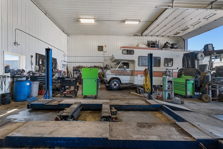 More Photos Of 81 Barstow St, Carseland Auto Repair For Sale