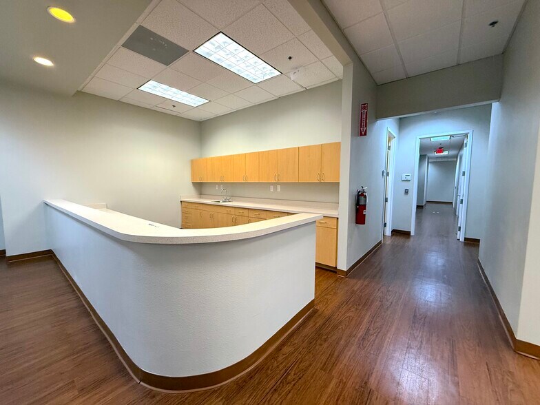 More Photos Of 1743 Park Center Dr, Orlando Medical For Lease
