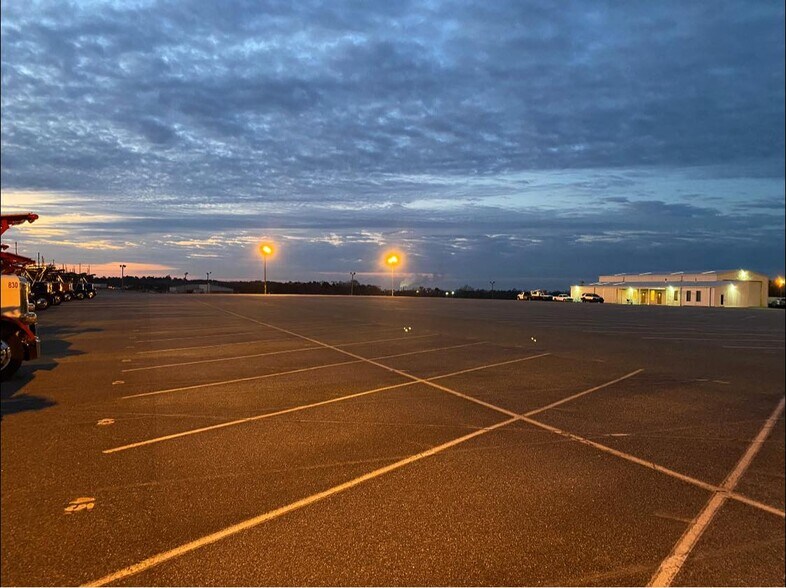 More Photos Of 212 Allen Rd, Commerce Truck Terminal For Lease