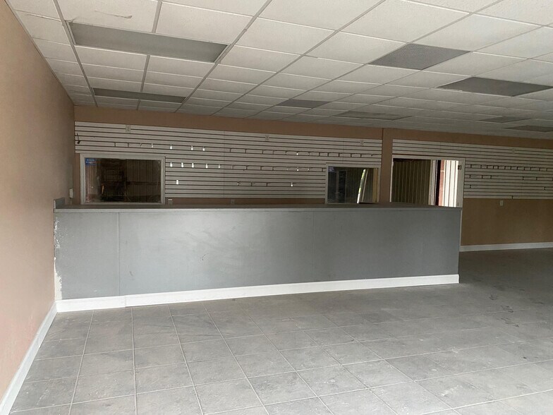 More Photos Of 1310 N ML King Jr Pky, Beaumont Light Manufacturing For Sale