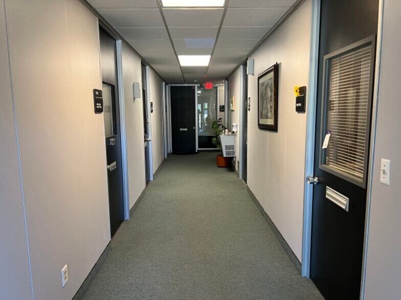 More Photos Of 1877 Orchard Lake Rd, Sylvan Lake Medical For Sale