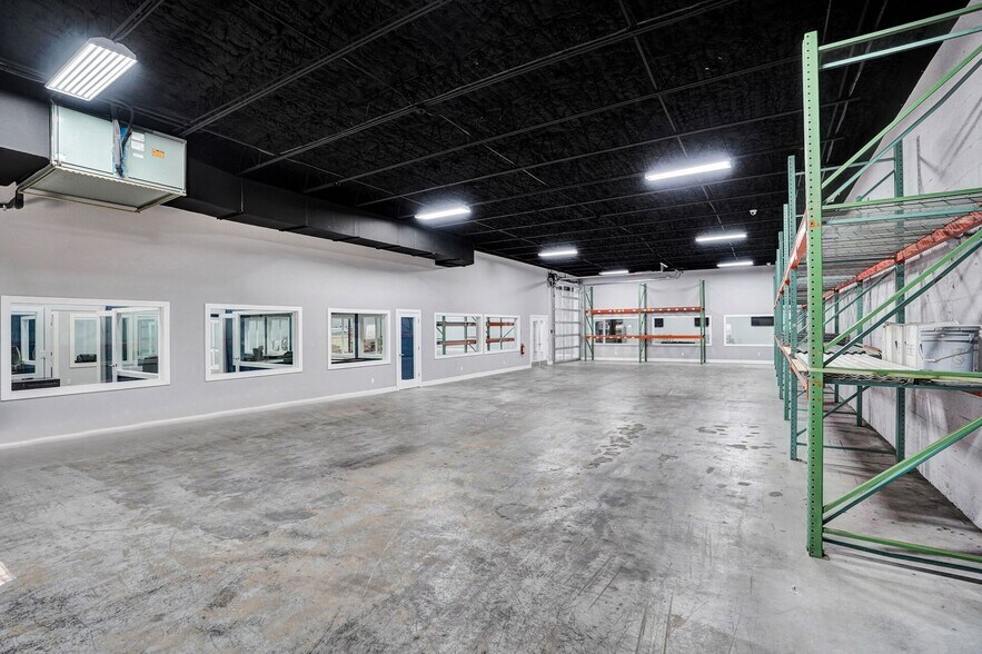 More Photos Of 2521 NE 4th Ave, Pompano Beach Flex For Lease