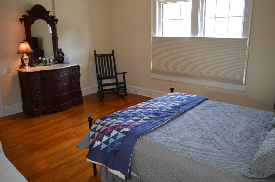 More Photos Of 121 W Center St, Lexington Office Residential For Sale