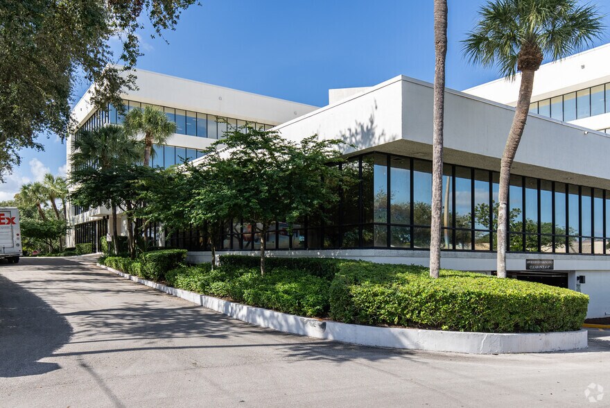More Photos Of 1499 W Palmetto Park Rd, Boca Raton Office For Lease