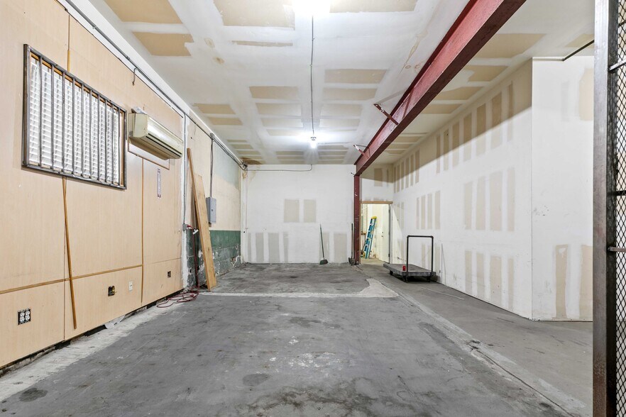 More Photos Of 6835 Tujunga Ave, North Hollywood Warehouse For Sale