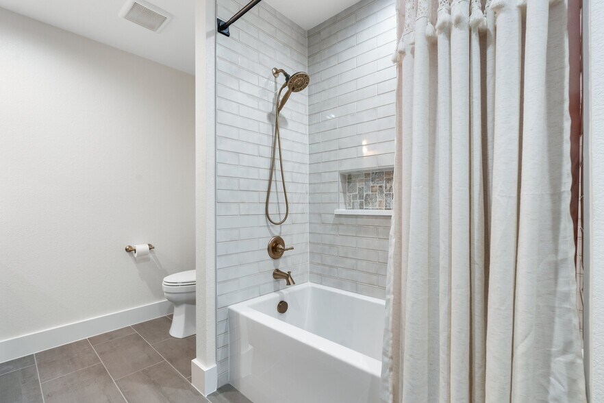More Photos Of 2355 Jackson League Cir, Brenham Lodge Meeting Hall For Sale