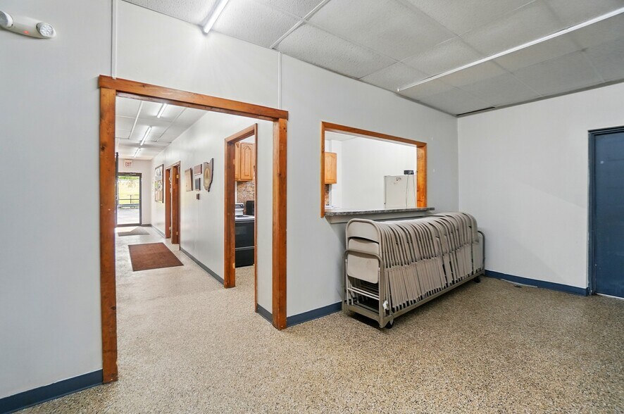 More Photos Of 1007 N Center St, Lima Light Distribution For Sale