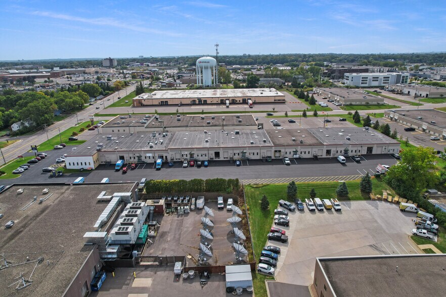 More Photos Of 2579-2605 N Fairview Ave N, Roseville Warehouse For Lease