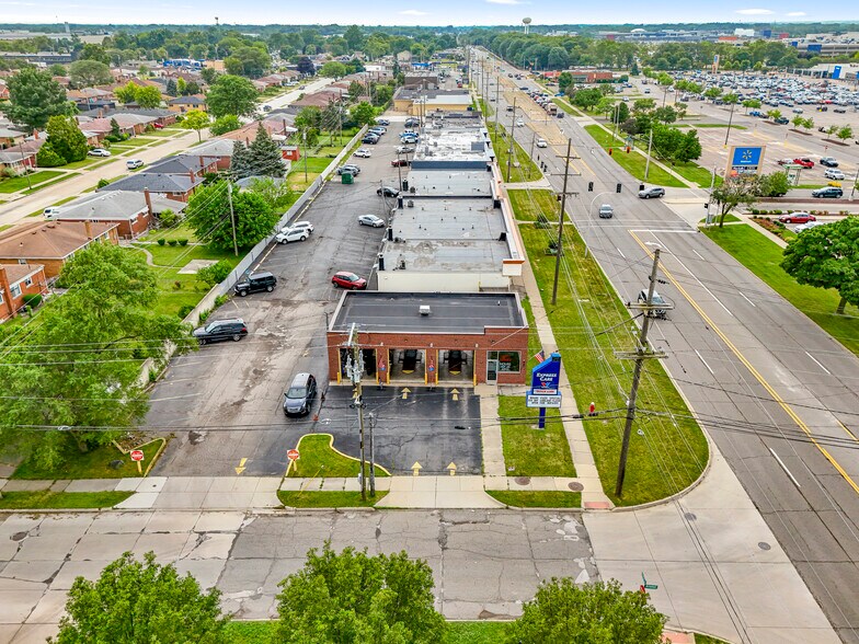 More Photos Of 8332 E 12 Mile Rd, Warren Service Station For Sale