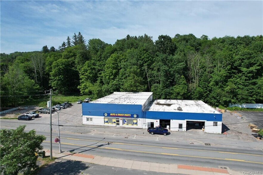 More Photos Of 144 Mill St, Liberty Auto Repair For Sale