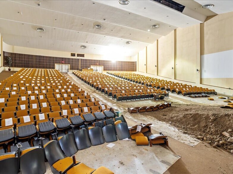 More Photos Of 1819 Spring St, Palestine Specialty For Sale