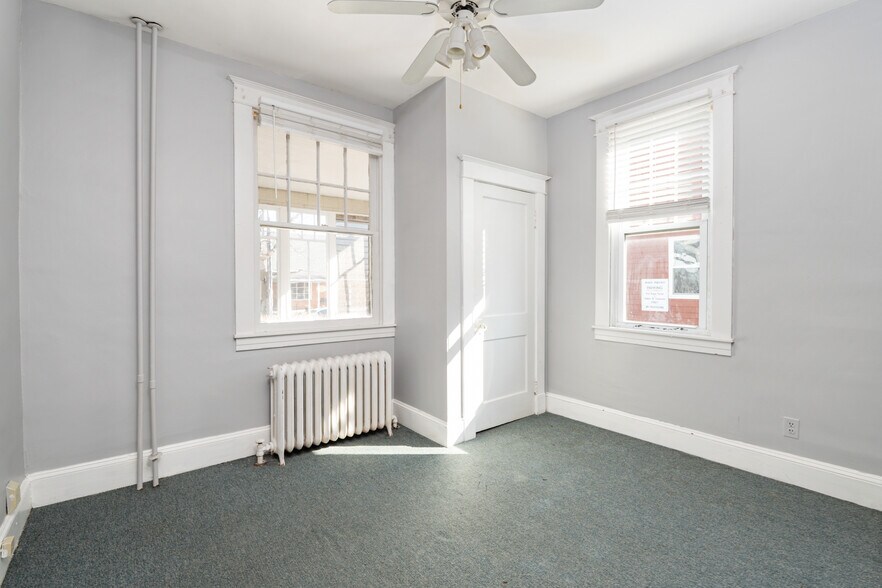More Photos Of 13 Annapolis St, Annapolis Storefront Retail Office For Sale