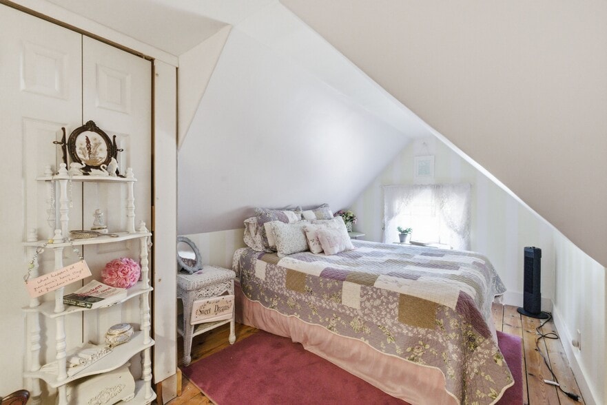 More Photos Of 8 Pleasant St, Plymouth Hospitality For Sale