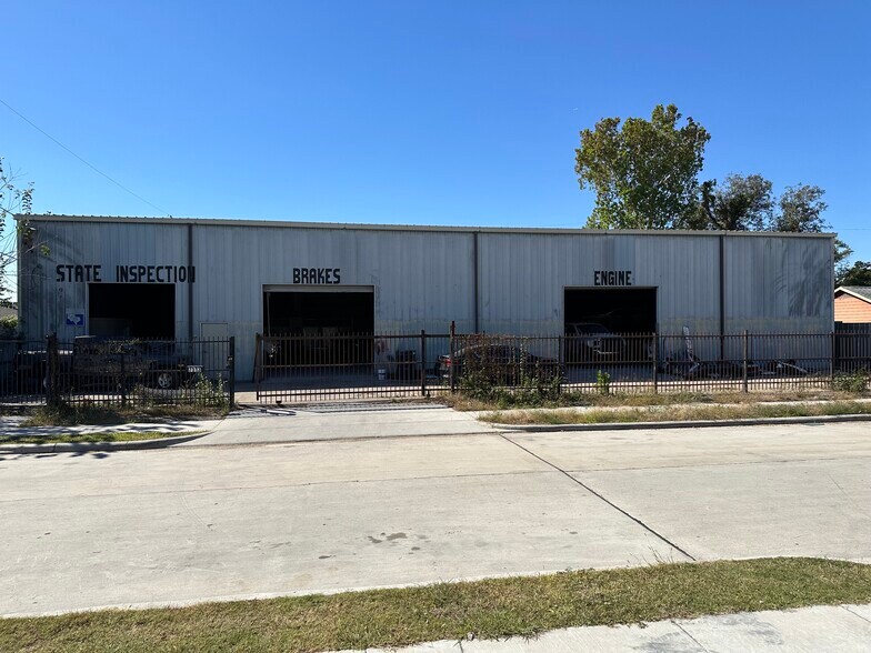 More Photos Of 110 W Little York Rd, Houston Warehouse For Sale