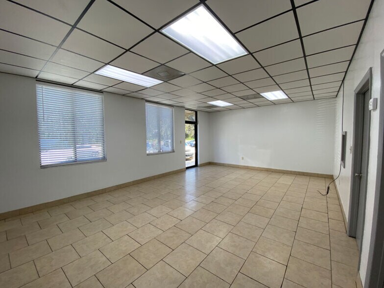 More Photos Of 13652 N 12th St, Tampa Light Manufacturing For Lease