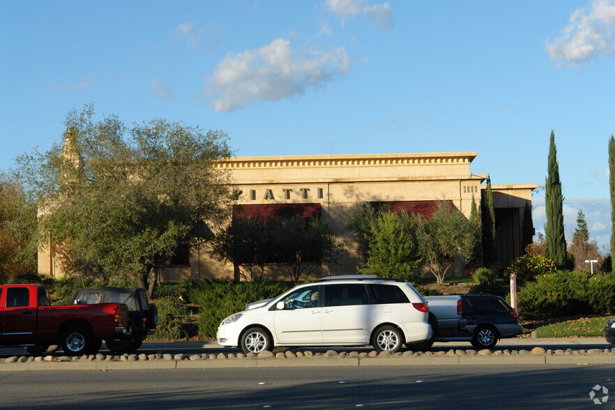 More Photos Of 3003 Douglas Blvd, Roseville Restaurant For Lease