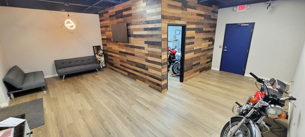 More Photos Of 1301 Cliff Rd E, Burnsville Showroom For Sale