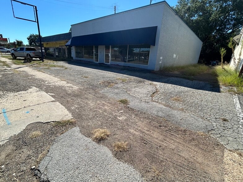 More Photos Of 121 S Glenwood Blvd, Tyler Storefront For Sale